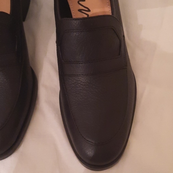 NIB Lanvin black leather loafers. Size 37/7. Runs 1/2 size small. - Picture 5 of 11